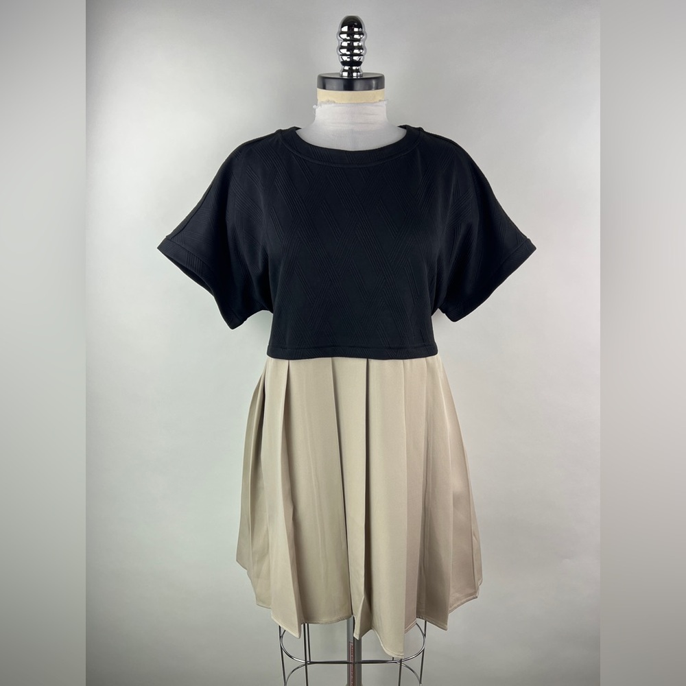 💚 3417. Pleated Textured Short Sleeve Mini Dress